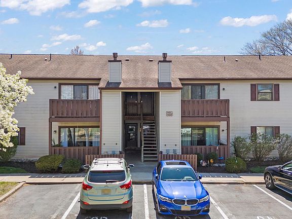 2nd image of 903 Lindsey Ct