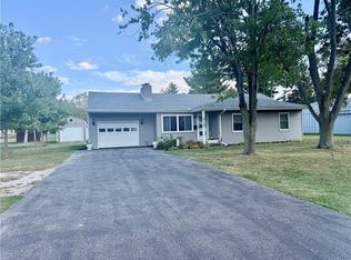 2116 S Lost Bridge Rd, Decatur, IL 62521