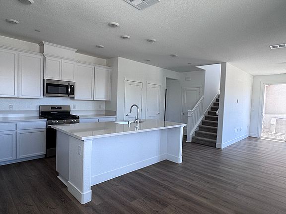 3rd image of 2141 Hunt St