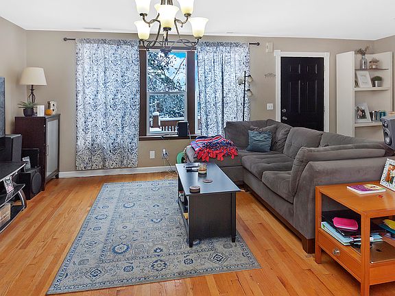 3rd image of 5119 N Claremont Ave