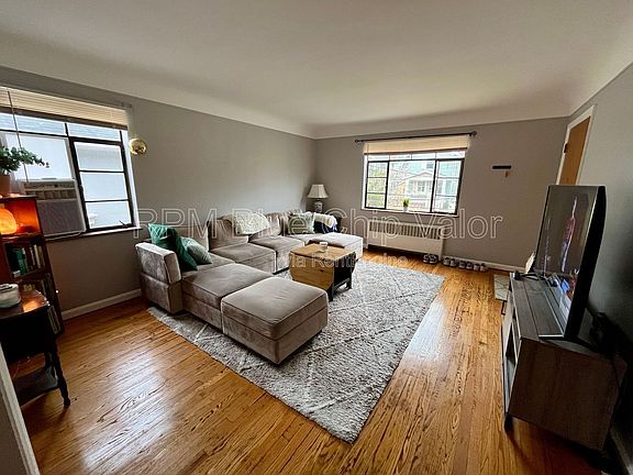 2nd image of 3522 Pembroke Ave #4