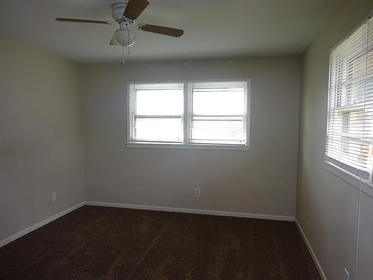 5204 14th St — Photo 3