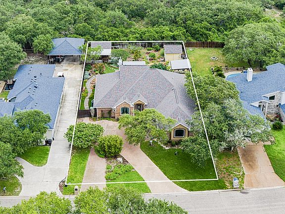 2nd image of 122 Marion Dr