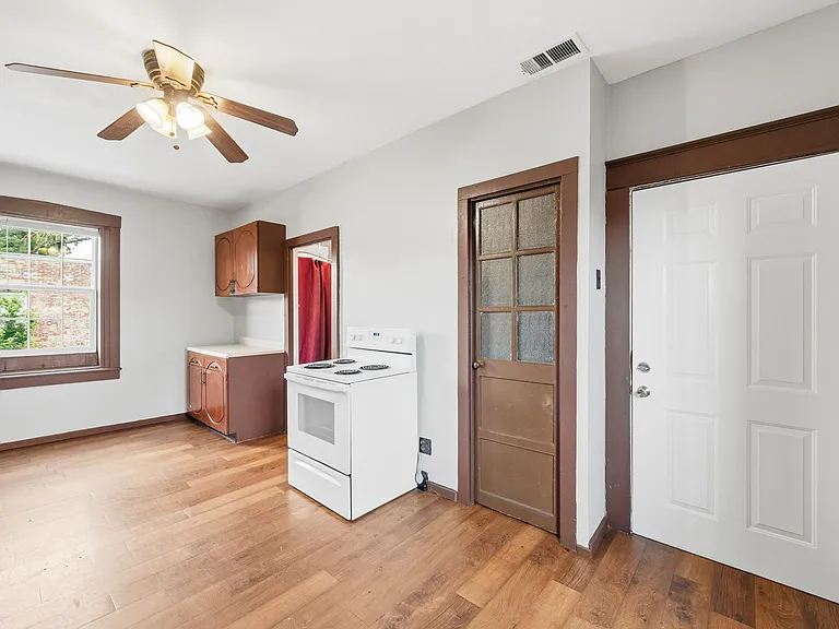 511 W Schirmer St #2F — Photo 20