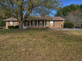 121 Dawn Dr, Johnson City, TN 37615