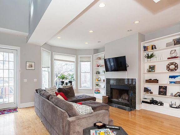 3rd image of 3309 N Kenmore Ave #2