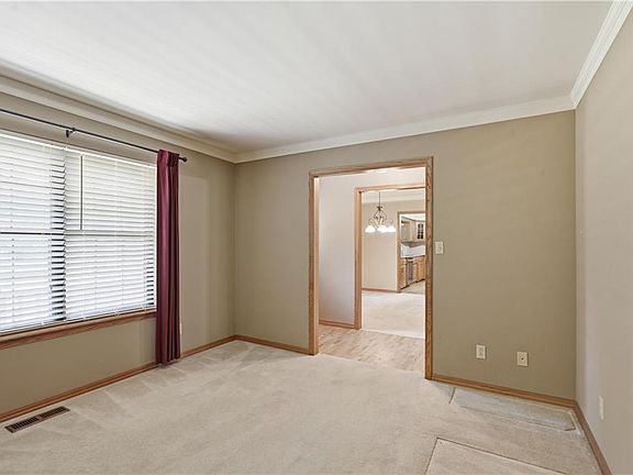 5th image of 136 Westfield Rd