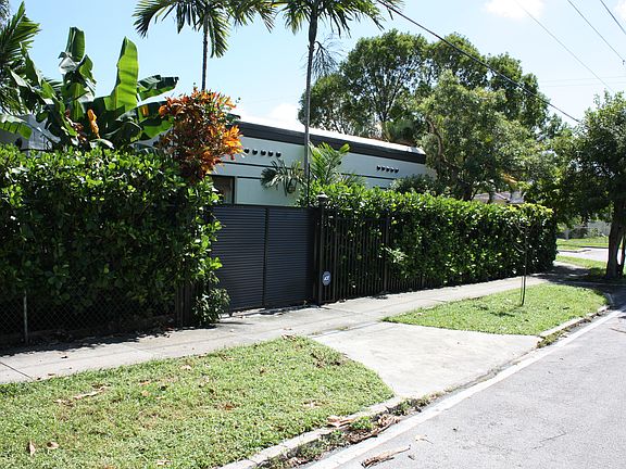 Side Driveway (gated)