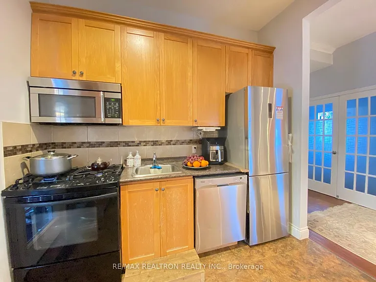 134 Wesley St — Photo 31