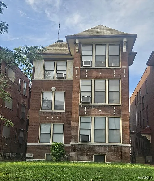 Studio, 1.0 bath, 735 sqft, $700 — Photo 1