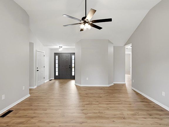 5th image of 732 Hillgreen St