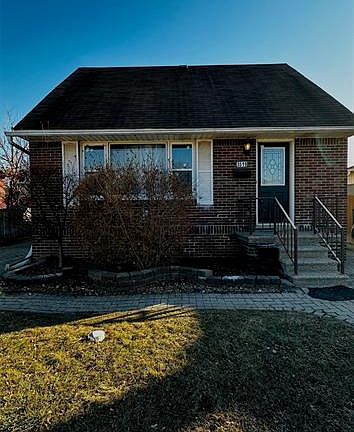 3rd image of 3519 Tecumseh Rd W