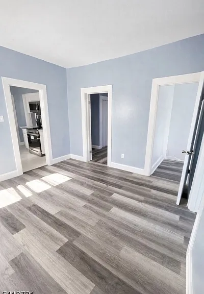 204 Demott Ave — Photo 2