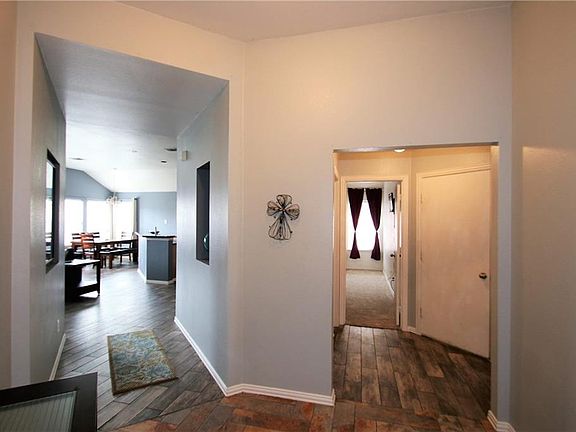 5th image of 121 Lipan St