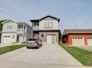 104 5th Ave #A, Kitchener, ON N2C1P4