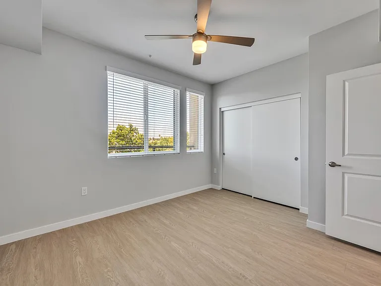 Downtown Ontario Luxury Apartments — Photo 36
