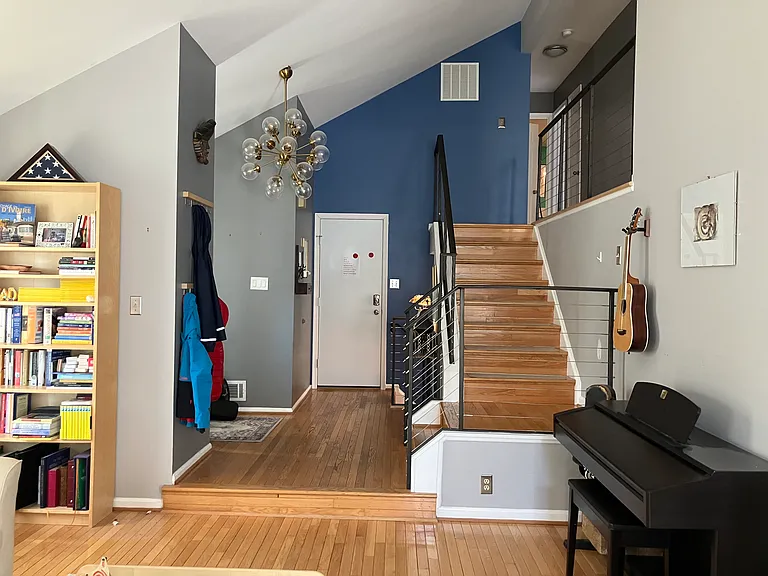 18 Griswold Ct — Photo 2