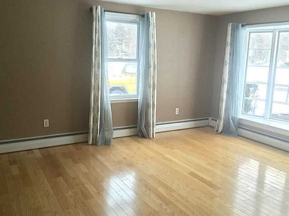 4th image of 15 Sweet Fern Dr