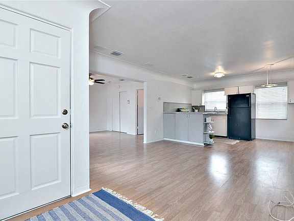 4th image of 1119 14th St N #1/2