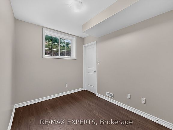 4th image of 246 Penetanguishene Rd #13