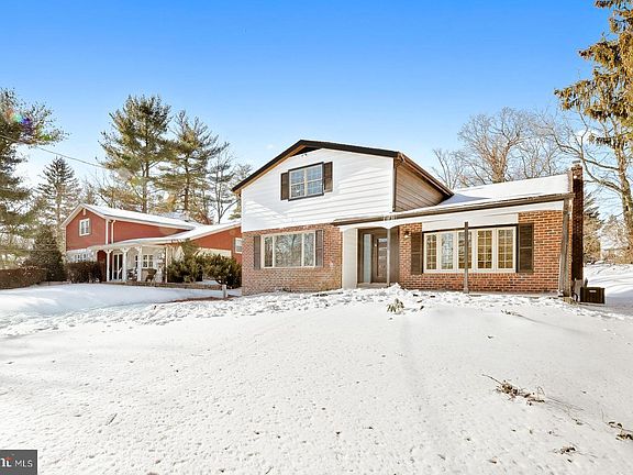 2nd image of 826 Pardee Ln