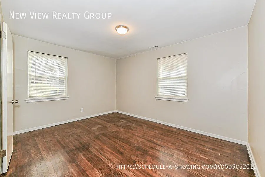 3 bed, 967 sqft, $1,300 — Photo 3