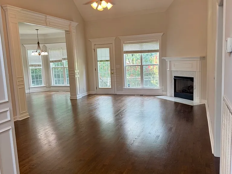 2256 Westwood Dr — Photo 4