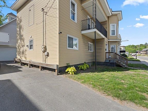 4th image of 18 Maple Avenue
