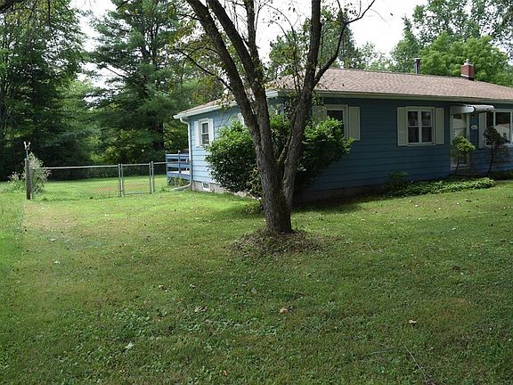 3rd image of 136 Tharp St