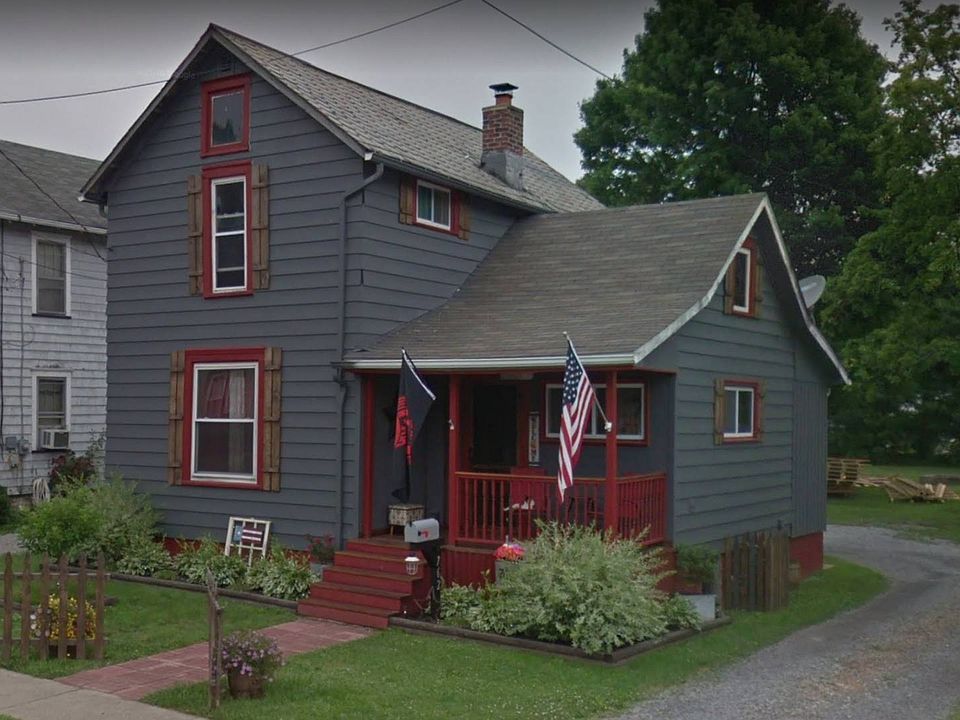 2nd image of 762 W Pershing St