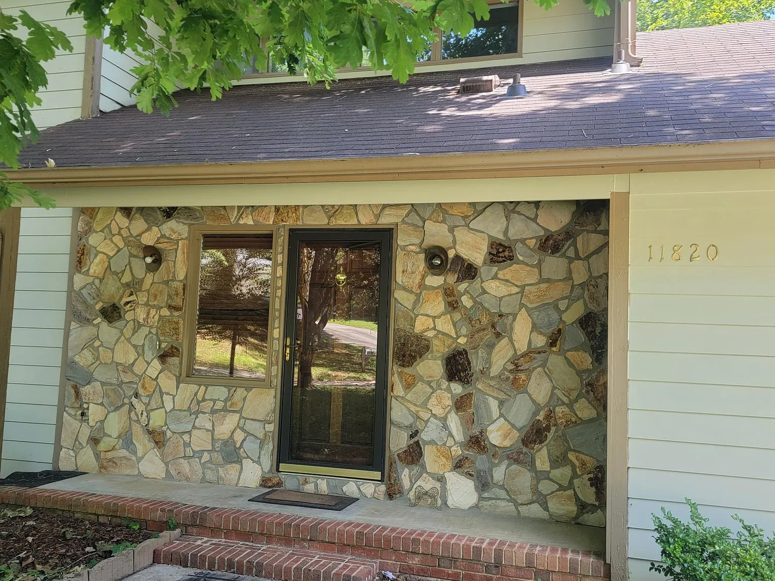 11820 Lansbury Ct — Photo 3