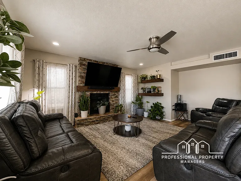 3522 W 12th Ln — Photo 7