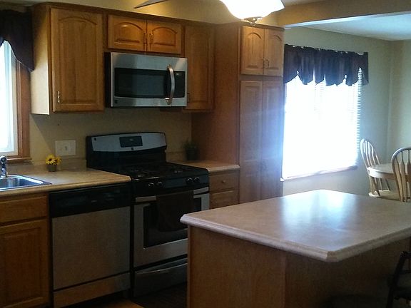 5th image of 130 Chateau Ct
