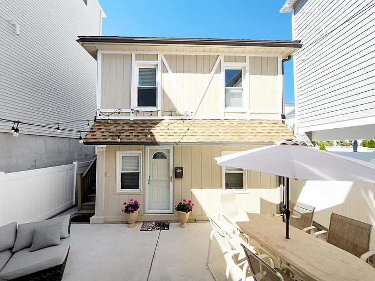 14 N Adams Ave — Photo 51