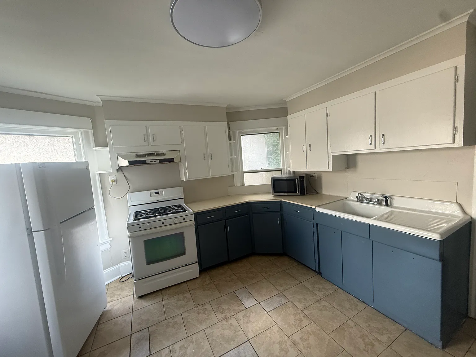 3 bed, 1.5 bath, $1,325 — Photo 4
