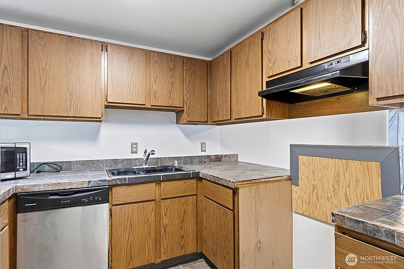 5th image of 4002 S 158th Street #F