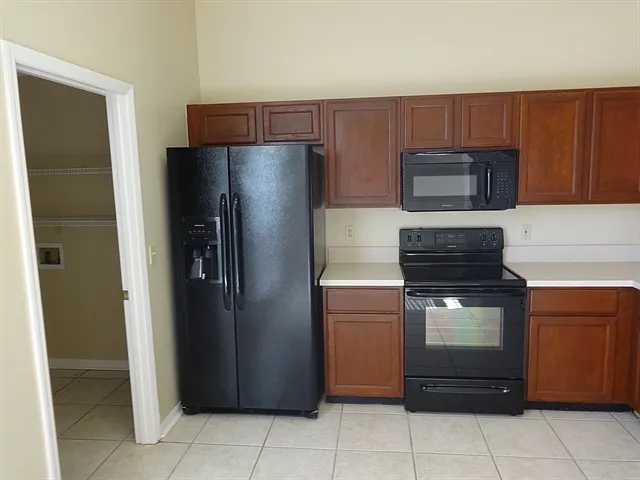 845 Brookstone Ct — Photo 2