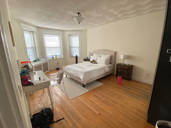 1109 Boylston St APT 12, Boston, MA 02215