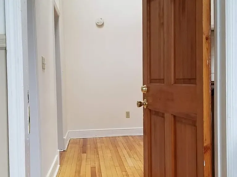 92 Roe Ave #3 — Photo 3