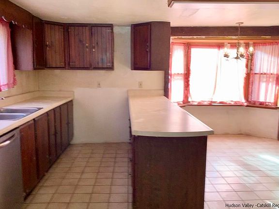 4th image of 311 Orchard Dr