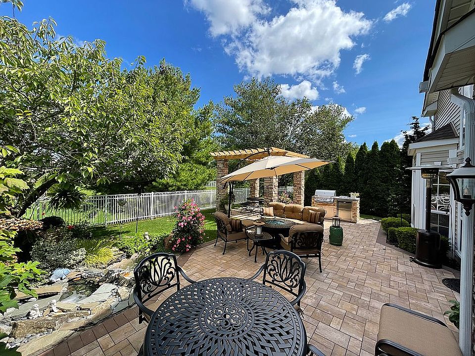 2nd image of 175 Hamlet Dr