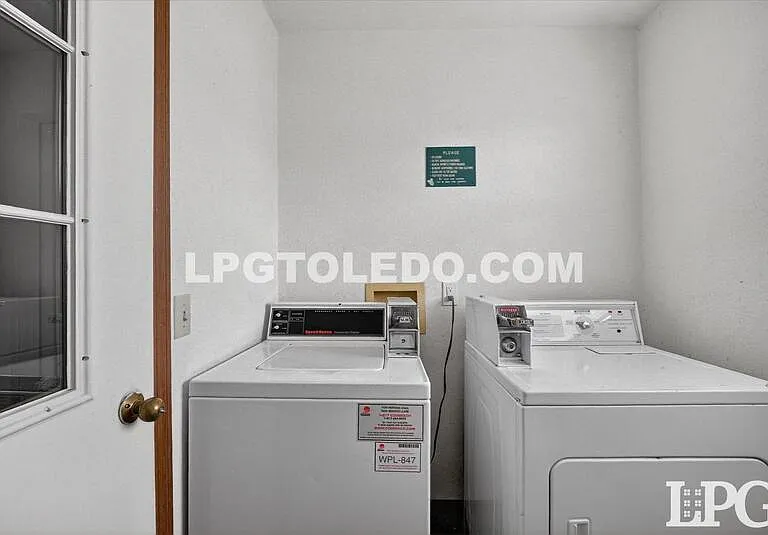 1230 Bedford Woods Dr #8 — Photo 18