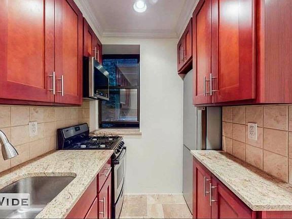 4th image of 348 E 65th St #5J