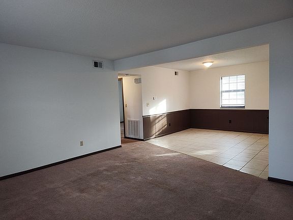 3rd image of 3001 Autumn Leaf Dr #D