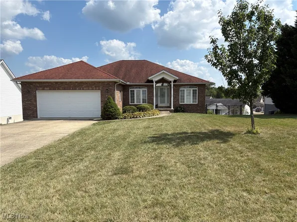 46371 Country Lake Dr, Saint Clairsville, OH 43950