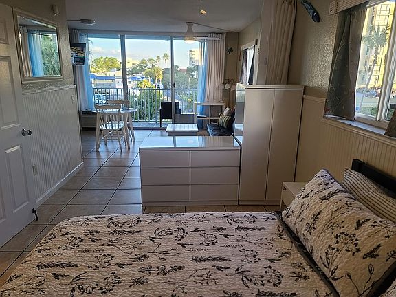 2nd image of 800 Bayway Blvd APT 24