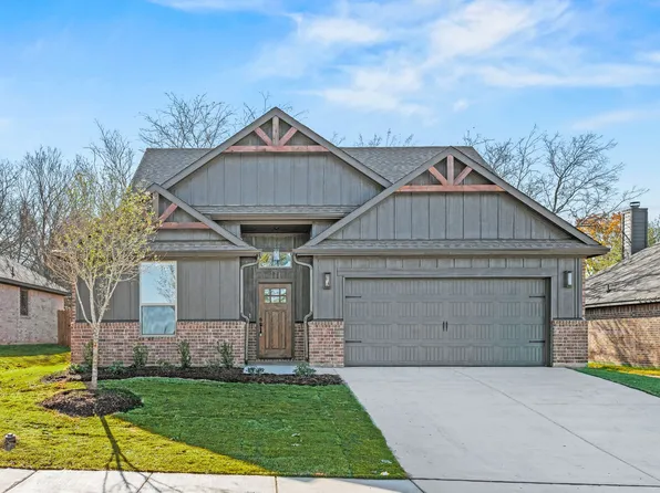105 Maverick Ln, Pilot Point, TX 76258