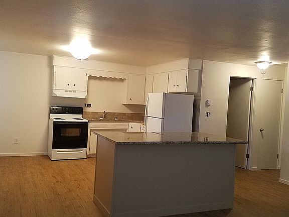 3rd image of 1023 & 1025 E Coeur D Alene Ave #4