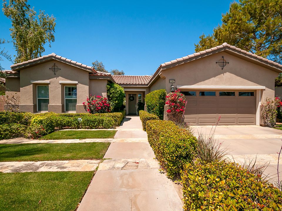 1st image of 61067 Desert Rose Dr