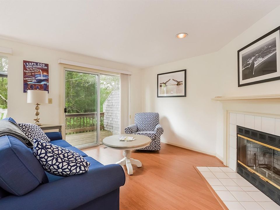 1st image of 16 Harbor Hill Dr